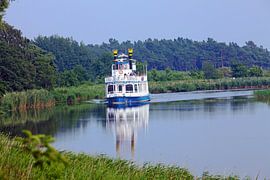 Ostsee - Ausflugsschiff auf dem Prerower Strom (Darß)