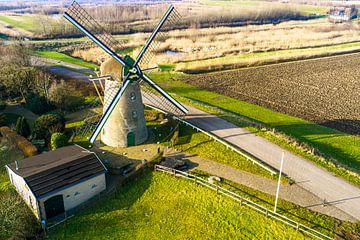 Luftaufnahme der Getreidemühle Goidschalxoord Hoeksche Waard von Hans Boutkan