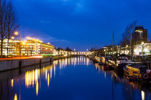 Dämmerung auf einem niederländischen Kanal in Utrecht von Niels Eric Fotografie