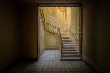 Treppenhaus in italienischer Villa (liegend) von Wesley Van Vijfeijken