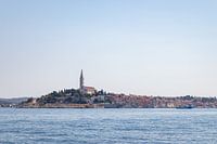 Le charme de Rovinj : la belle église au sommet de la colline