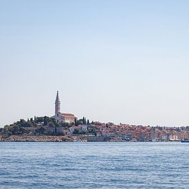 Le charme de Rovinj : la belle église au sommet de la colline sur thomaswphotography