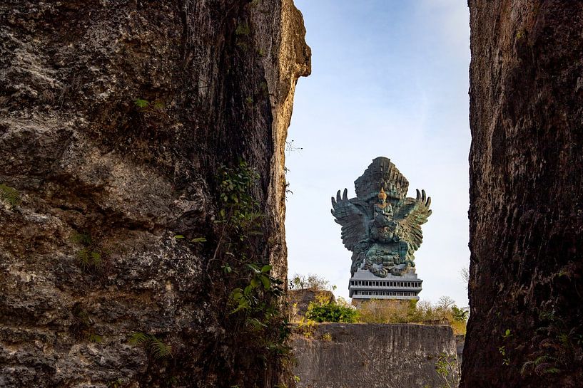 Giant statue in Bali. by Floyd Angenent