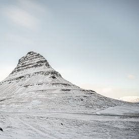 Kirkjufell en hiver sur l'Islande sur road to aloha