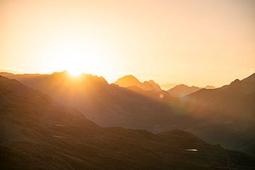 Sonnenuntergang über den Vinschgauer Alpen von Leo Schindzielorz