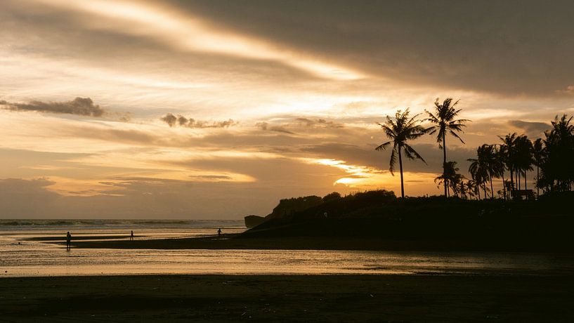 Sunset at the beach in Bali, Indonesia by Suzanne Spijkers