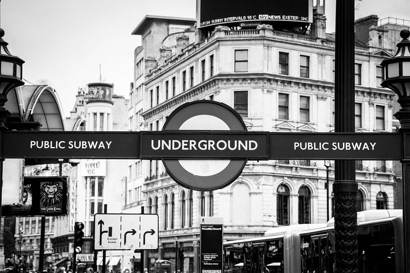 London Underground by Christiaan Onrust