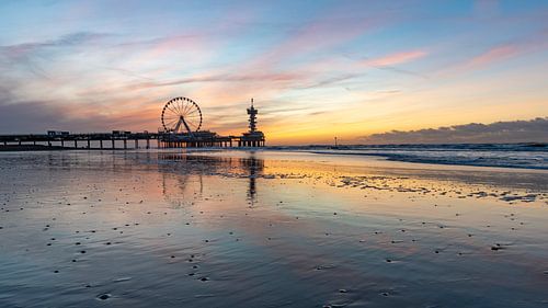 Jetée de Scheveningen au coucher du soleil sur Marjolijn Nugteren