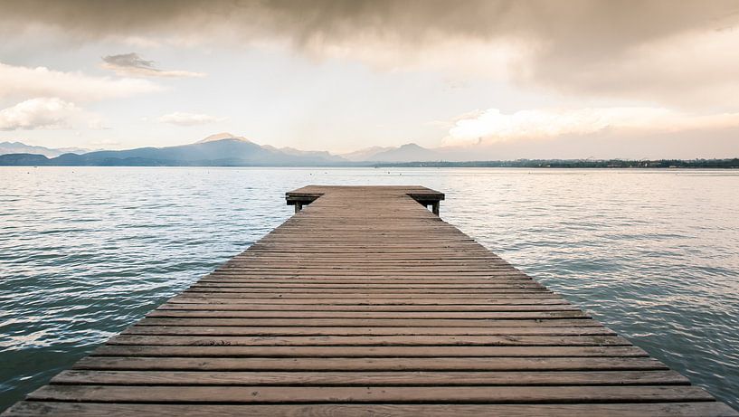 Gerüste mit Blick auf den Gardasee von Kevin IJpelaar