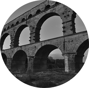 Zwart-wit fotografie van de Pont du Gard van Timon Schneider