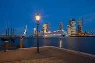 Het cruiseschip AIDA Prima vanuit de Veerhaven in Rotterdam van MS Fotografie | Marc van der Stelt thumbnail