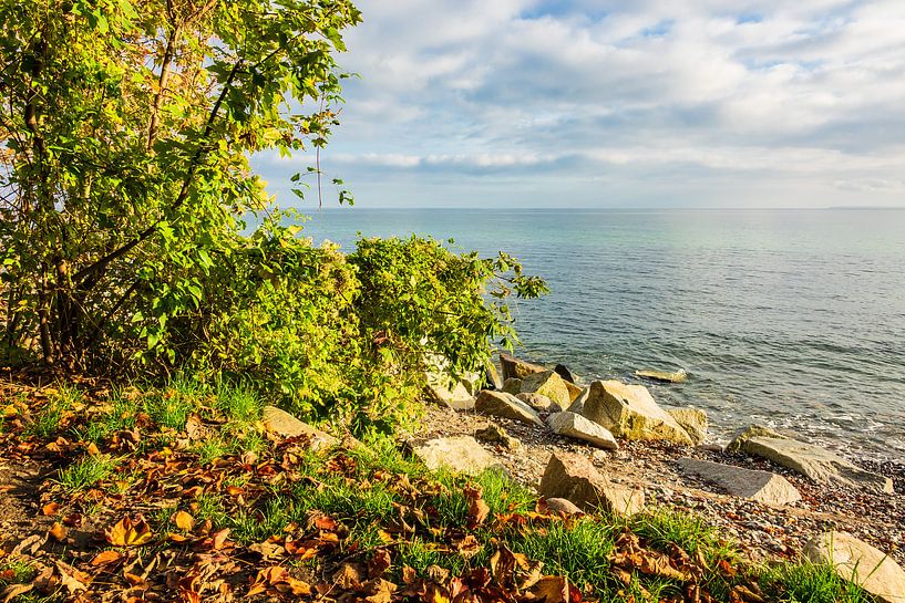 Die Ostseeküste auf der Insel Rügen im Herbst van Rico Ködder
