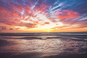 Zonsondergang bij eb op het strand van de Zandmotor in Kijkduin van iPics Photography