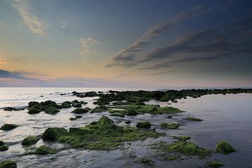 Ameland op zijn mooist bij zonsondergang. van Rinnie Wijnstra (FotoAmeland )