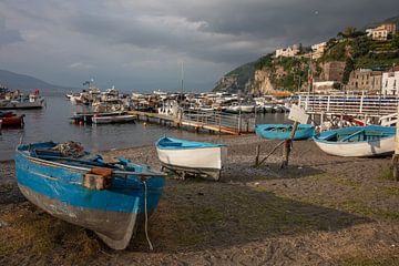 Haven van Vice Equence (bij Amalfi kust), Italië van Joost Adriaanse