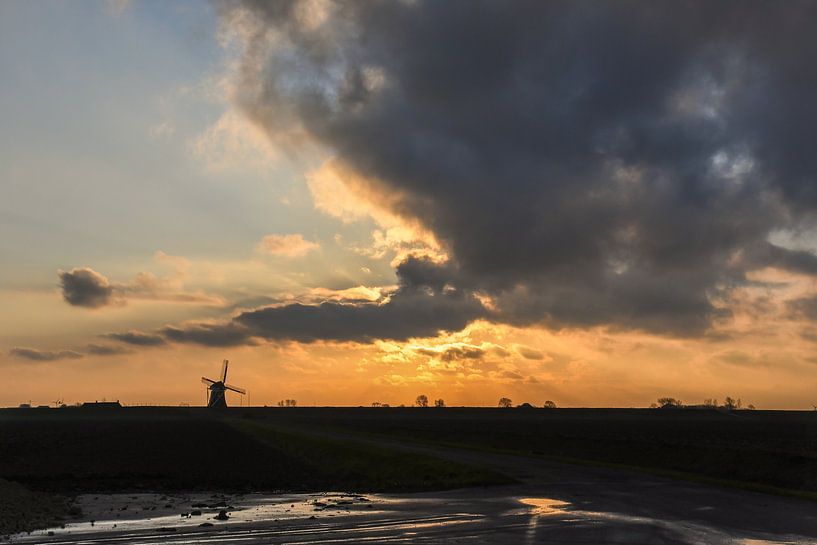 Windmolen silhouet / Windmill silhouette van Henk de Boer