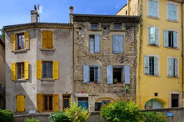 Alte Häuser in Crest Frankreich von Peter Bartelings