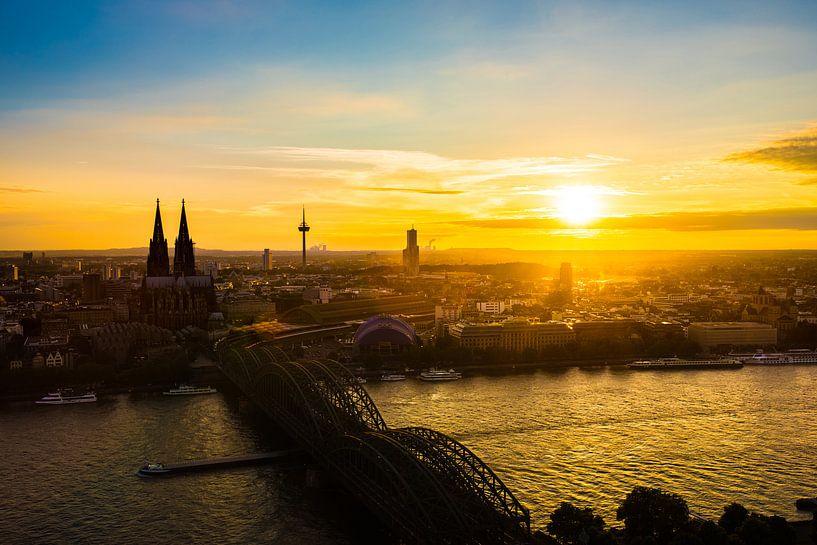 Köln bei Sonnenuntergang van Günter Albers