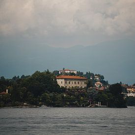 Wolke über der Isola Madre von Joep van de Zandt