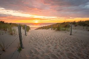 Sonnenuntergang vom Strand und der Düne von Corné Ouwehand