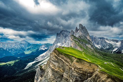 Seceda bergen dramatische kliffen in de Dolomieten
