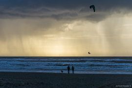 Evening Kite Surf by Andre Klooster