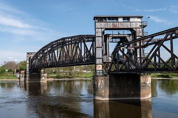 Hubbrücke Maagdenburg van Richard Wareham