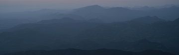 Uitzicht vanaf de Mont Ventoux als de avond valt van Fenna Duin-Huizing