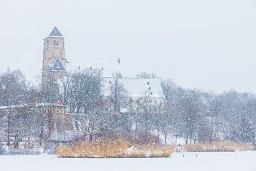 Kasteelkerk in een sneeuwstorm