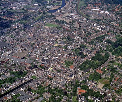 1990: Historische luchtfoto van de stad Assen, Drenthe