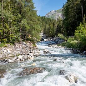 Ruisseau du village de Kalser dans le Tyrol de l'Est sur Holger Spieker