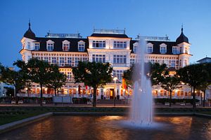 Hotel Ahlbecker Hof  bei  Abenddämmerung, Ahlbeck, Insel Usedom, Mecklenburg-Vorpommern, Deutschland