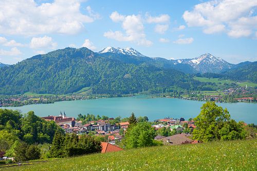 lentelandschap toeristenoord en meer Tegernsee,