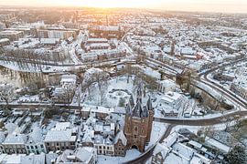 La vieille porte de Zwolle Sassenpoort par une froide matinée d'hiver sur Sjoerd van der Wal Photographie