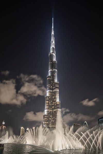 Dubai mit dem Burj Khalifa, dem höchsten Gebäude der Welt von Frans Lemmens