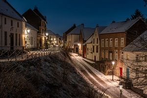 Elsloo in de avond in de winter met sneeuw