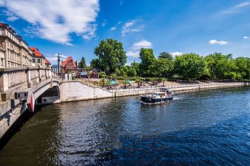 Aan het Spree kanaal in Berlin Mitte van Thomas Riess