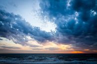 Sunset at sea van Leon Weggelaar thumbnail