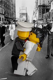 Lego Legends: V-J Day Kiss von Wil Crooymans