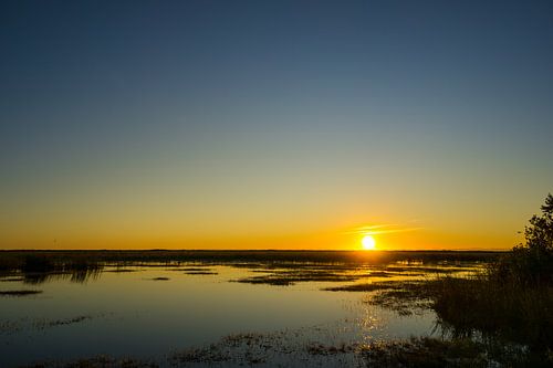 USA, Floride, coucher de soleil orange sur le paysage des Everglades