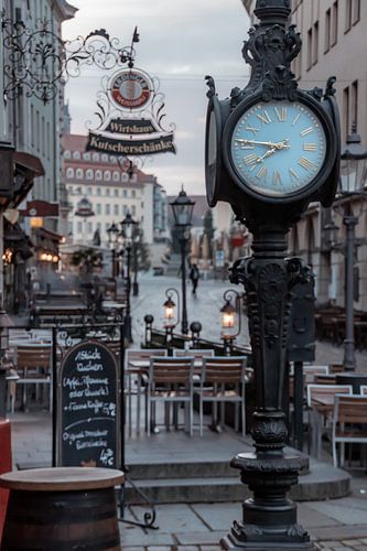 Dresdner Herbstmorgen – Zeitlose Ruhe in der Münzgasse