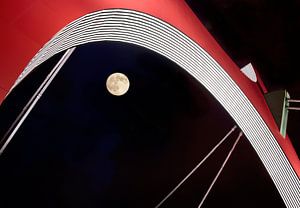 Volle maan onder brug van Marcel van Balken