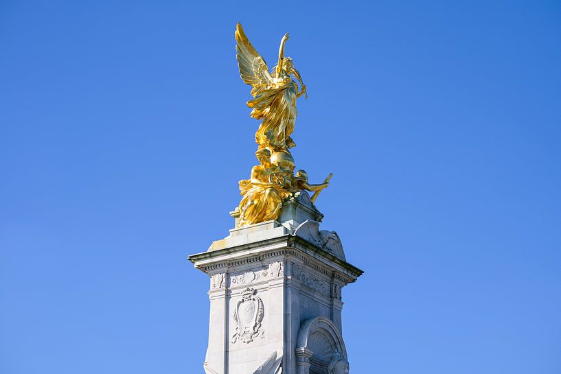 Buckingham Palace London by Luis Emilio Villegas Amador