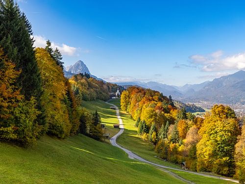 Herfstwandeling naar het idyllische kerkdorp Wamberg, Garmisch-Partenkirchen