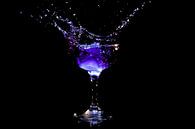 IJsklontje splasht in alcohol van Eye on You thumbnail