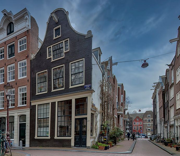 Kromboomsloot 69 by Peter Bartelings