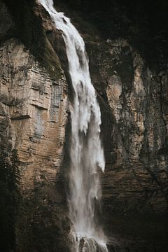Grote waterval in Zwitserland van Anneloes van Acht