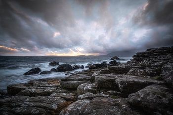 Elgol Beach bei Sonnenuntergang auf der Insel Skye in Schottland