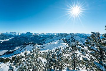 Winterliche Blick über Reutte und Tirol von Leo Schindzielorz