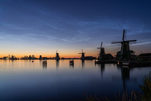 Lichtende nachtwolken op de Zaanse Schans 1